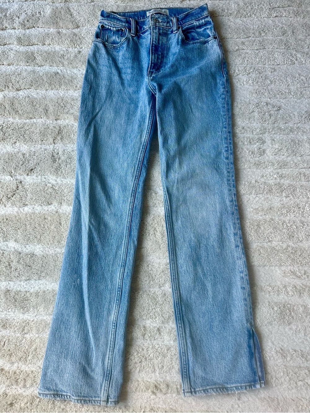 Abercrombie 90s straight ultra high rise jeans with split edge